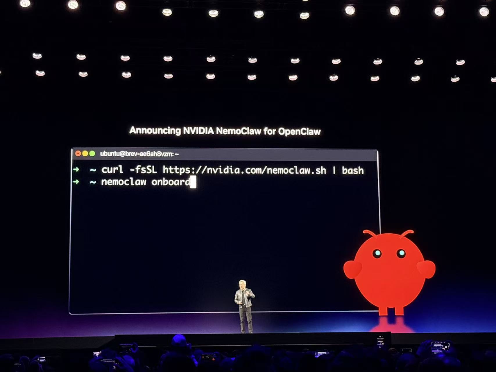 到明年赚它1万亿美元！黄仁勋撂狠话，英伟达龙虾轰动全场，Groq新芯片首发