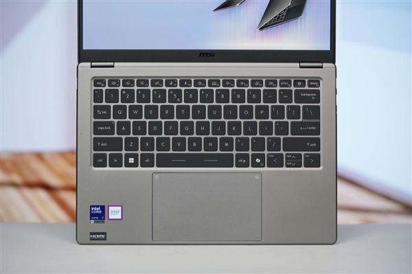 全金属机身、轻至1.32kg！微星尊爵14 AI+ 2026笔记本图赏