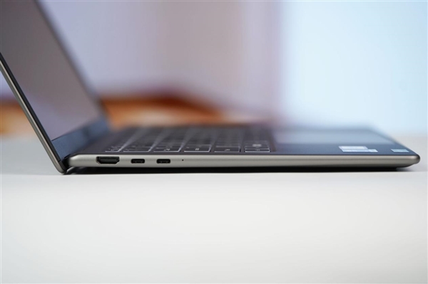 全金属机身、轻至1.32kg！微星尊爵14 AI+ 2026笔记本图赏