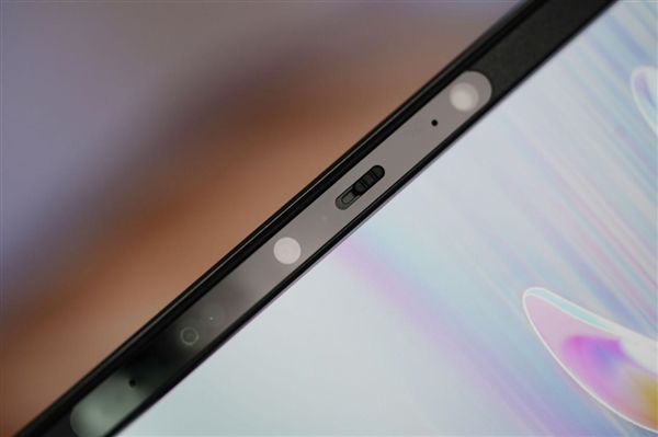 全金属机身、轻至1.32kg！微星尊爵14 AI+ 2026笔记本图赏