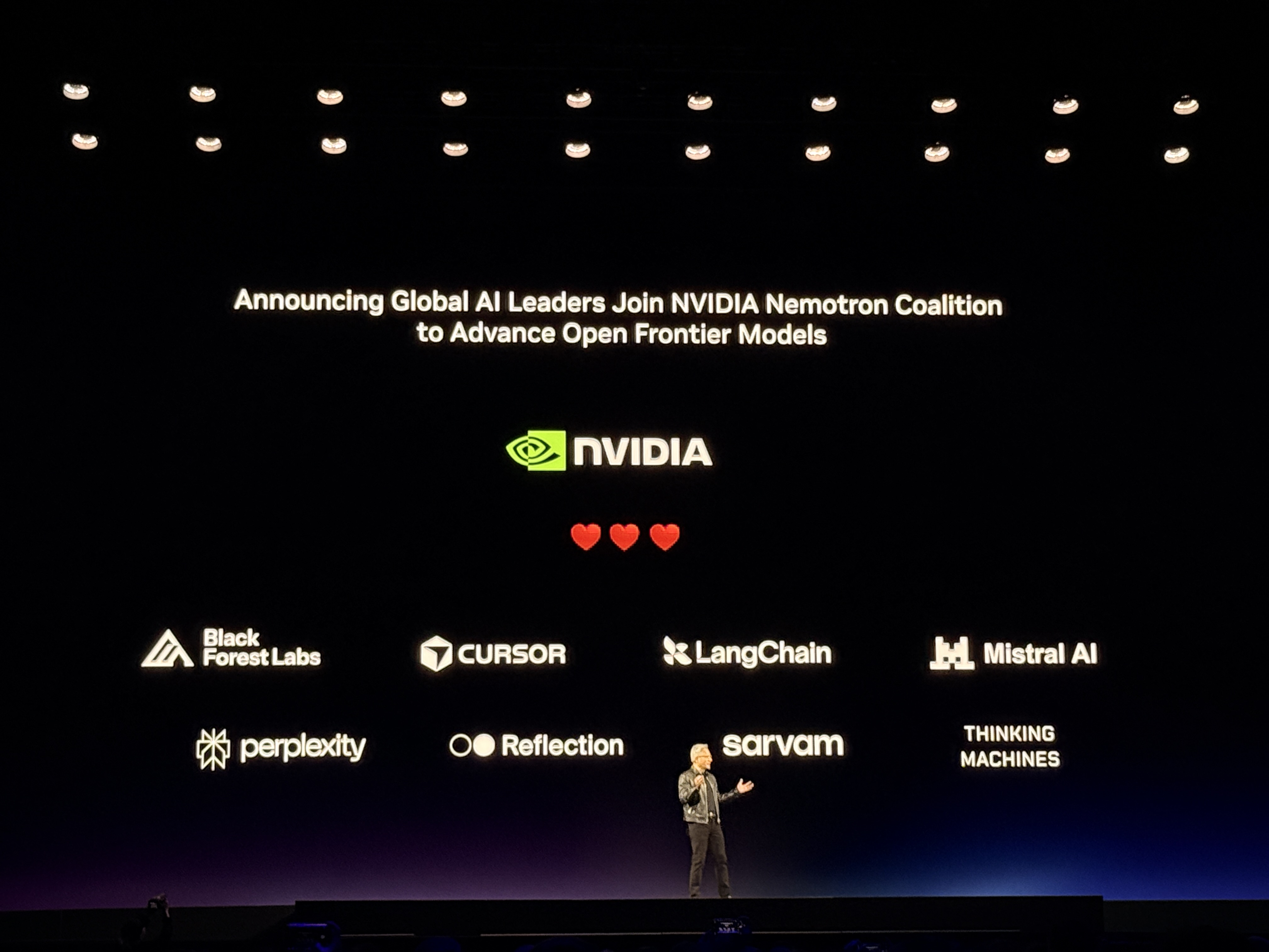 到明年赚它1万亿美元！黄仁勋撂狠话，英伟达龙虾轰动全场，Groq新芯片首发