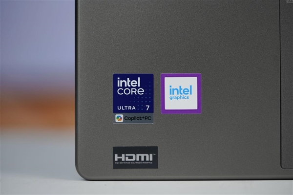 全金属机身、轻至1.32kg！微星尊爵14 AI+ 2026笔记本图赏