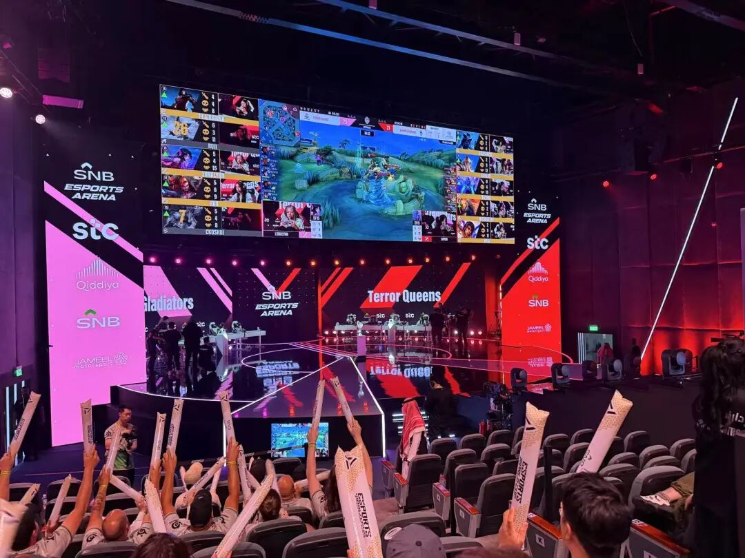 在沙特举行的《决胜巅峰》电竞赛事现场