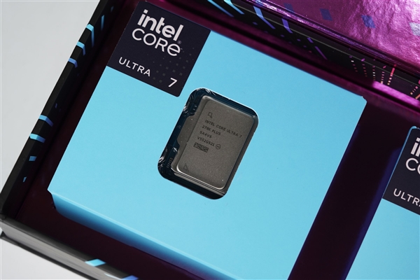 LGA1851平台绝唱！酷睿Ultra 7 270K Plus/Ultra 5 250K Plus图赏