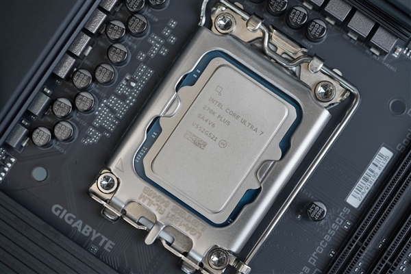LGA1851平台绝唱！酷睿Ultra 7 270K Plus/Ultra 5 250K Plus图赏