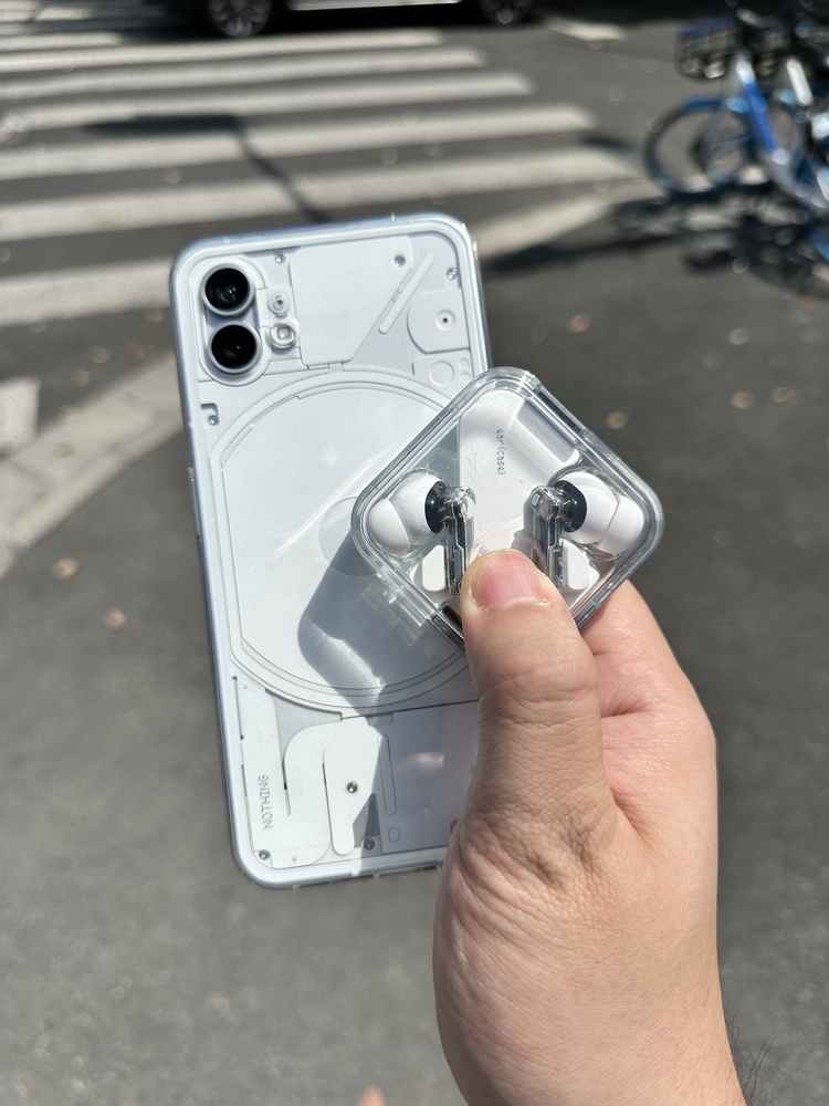 Nothing Phone (1) 图源：不客观实验室