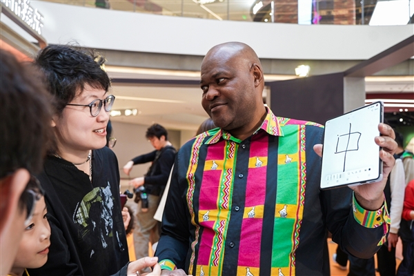 全球最平整折叠屏卖爆！OPPO Find N6泰国首销日销量达上一代的245%