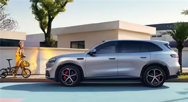 会转头的中控屏来了！问界M6内饰官图发布：明日开启预订