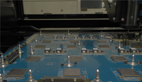 马斯克的TeraFab工厂正式官宣：芯片算力2倍于美国电力