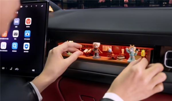 会转头的中控屏来了！问界M6内饰官图发布：明日开启预订