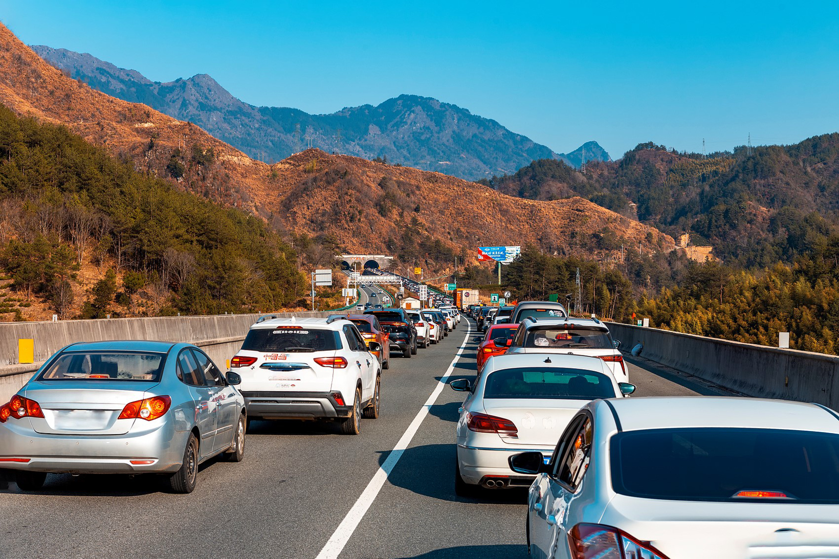3月车市“前低后高”蓄力回暖，新能源渗透率预计重回52.9%