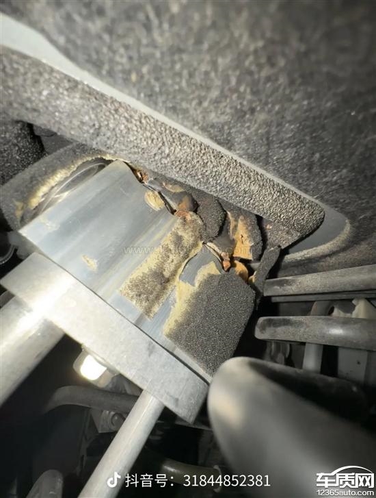 马自达昂克赛拉部件生锈遭集体投诉！车主：4S店一直以无货拖延