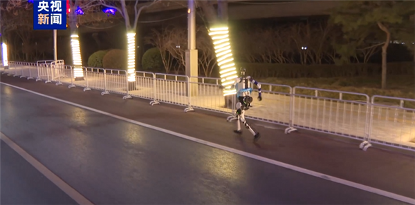 2026人形机器人半程马拉松官宣：超300台机器人参加 支持自主导航、遥控