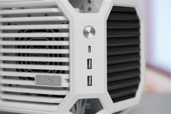 全铝CNC+白火神显卡 七彩虹定制主机图赏