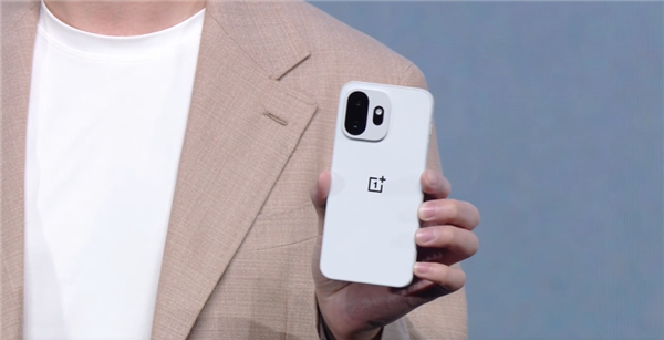 今年最好看的白色手机！一加15T白色版搭载行业唯一全白金属中框