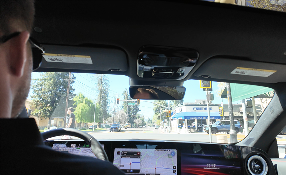 我在硅谷闹市区，体验黄仁勋同款L2++自动驾驶