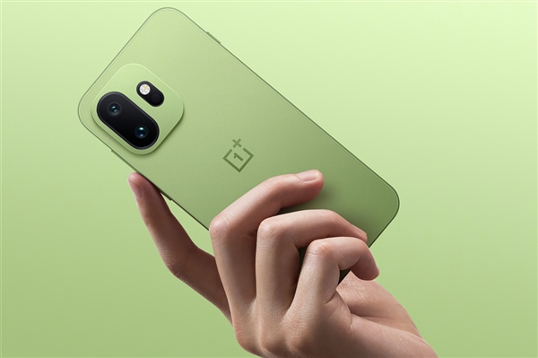 地表最强小屏旗舰！一加15T跑分突破445万分：性能激进