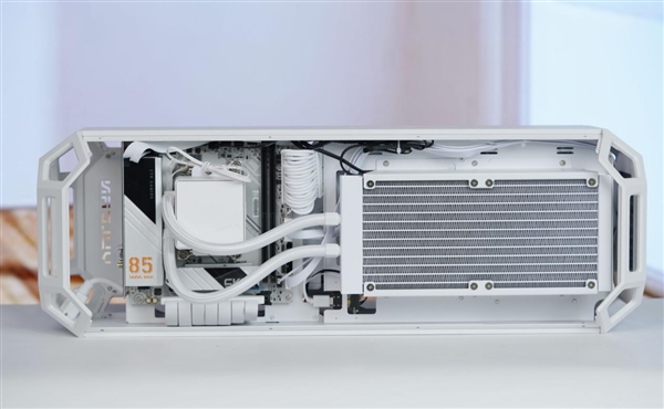 全铝CNC+白火神显卡 七彩虹定制主机图赏