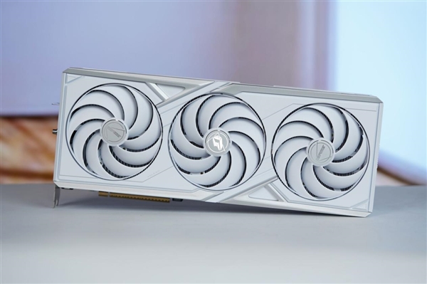 全铝CNC+白火神显卡 七彩虹定制主机图赏