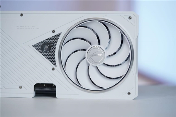 全铝CNC+白火神显卡 七彩虹定制主机图赏