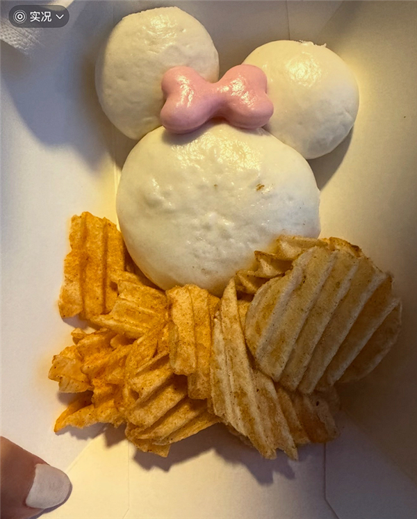 上海迪士尼十周年限定包子售70元遭吐槽 网友：吃一个气饱好几天