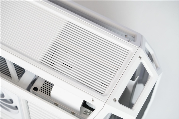 全铝CNC+白火神显卡 七彩虹定制主机图赏