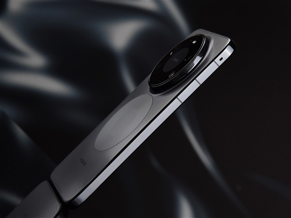 华为Mate 80 Pro Max风驰版上手：独立隐藏散热太巧妙