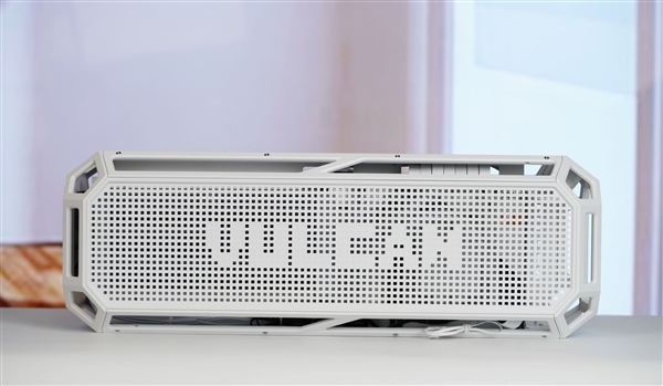 全铝CNC+白火神显卡 七彩虹定制主机图赏