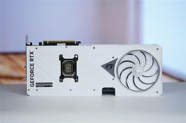 全铝CNC+白火神显卡 七彩虹定制主机图赏