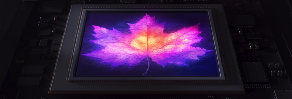 华为Mate 80 Pro Max风驰版上手：独立隐藏散热太巧妙