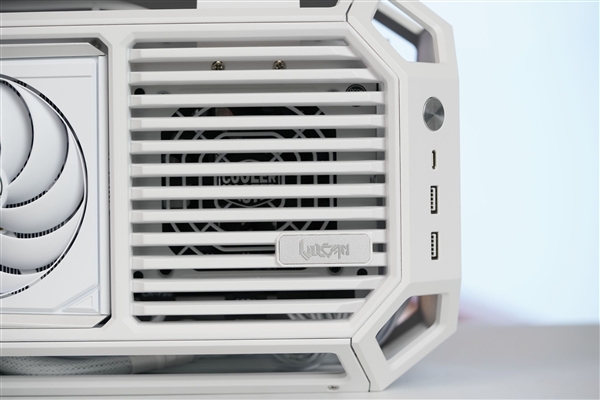 全铝CNC+白火神显卡 七彩虹定制主机图赏