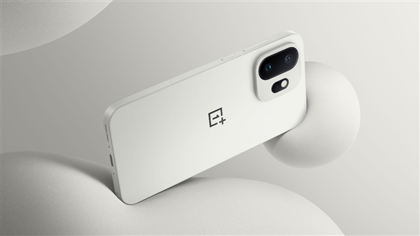 今年最好看的白色手机！一加15T白色版搭载行业唯一全白金属中框