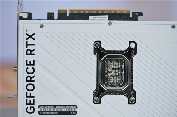 全铝CNC+白火神显卡 七彩虹定制主机图赏