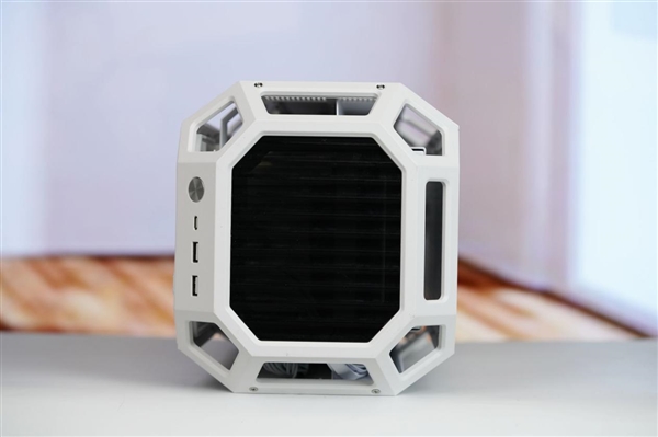 全铝CNC+白火神显卡 七彩虹定制主机图赏