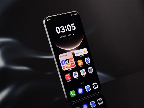 华为Mate 80 Pro Max风驰版上手：独立隐藏散热太巧妙