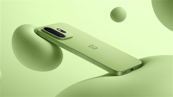 今年最好看的白色手机！一加15T白色版搭载行业唯一全白金属中框