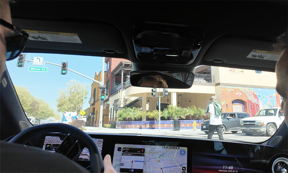 我在硅谷闹市区，体验黄仁勋同款L2++自动驾驶
