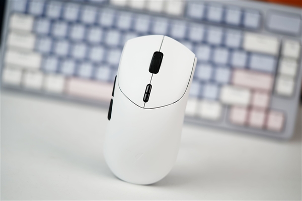 极客之芯2.0加持！雷柏VT7 Ultra星闪版电竞鼠标图赏