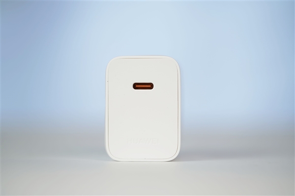 千孔无感出风！华为首款风冷手机Mate80 Pro Max风驰版图赏