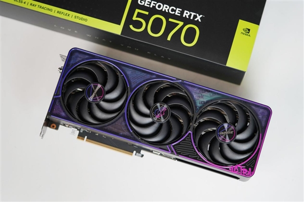 嘻哈涂鸦太吸睛！七彩虹RTX 5070 Ultra OC 12GB图赏