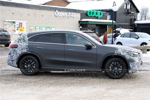 史上最强GLC登场！奔驰AMG纯电SUV谍照曝光：动力高达900马力