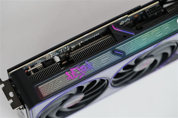 嘻哈涂鸦太吸睛！七彩虹RTX 5070 Ultra OC 12GB图赏