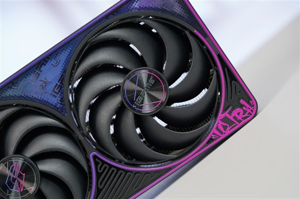 嘻哈涂鸦太吸睛！七彩虹RTX 5070 Ultra OC 12GB图赏