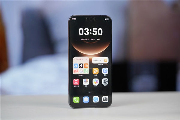 千孔无感出风！华为首款风冷手机Mate80 Pro Max风驰版图赏