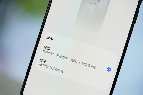 千孔无感出风！华为首款风冷手机Mate80 Pro Max风驰版图赏