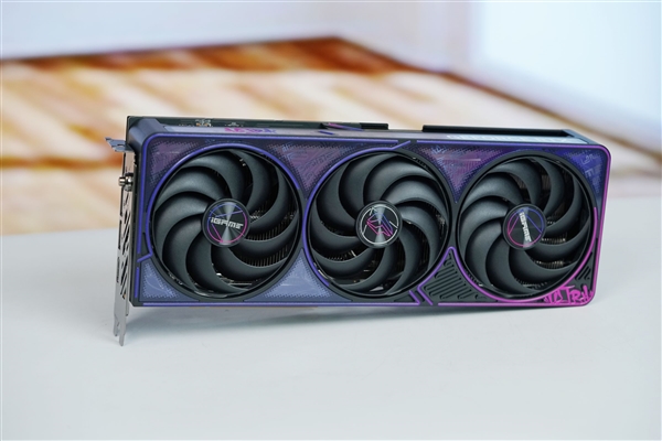 嘻哈涂鸦太吸睛！七彩虹RTX 5070 Ultra OC 12GB图赏