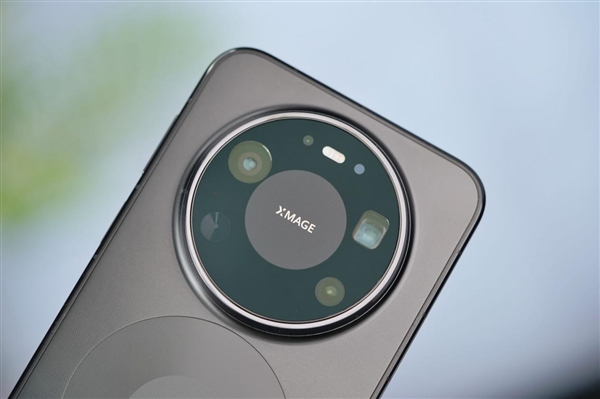 千孔无感出风！华为首款风冷手机Mate80 Pro Max风驰版图赏