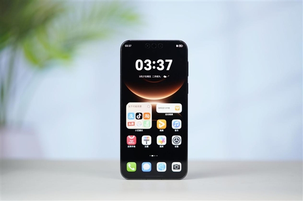 千孔无感出风！华为首款风冷手机Mate80 Pro Max风驰版图赏