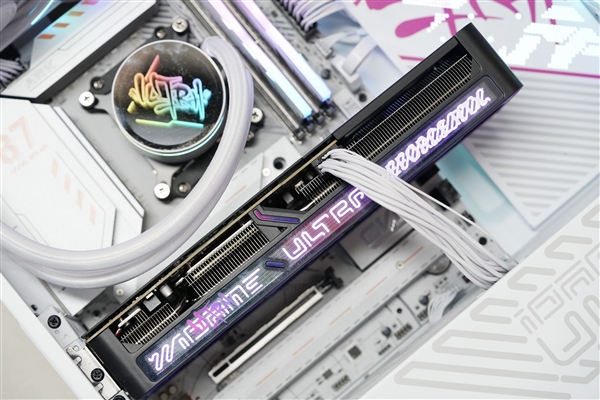 嘻哈涂鸦太吸睛！七彩虹RTX 5070 Ultra OC 12GB图赏