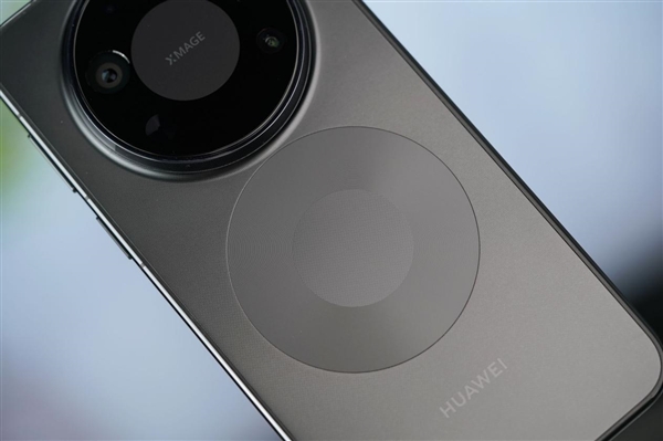 千孔无感出风！华为首款风冷手机Mate80 Pro Max风驰版图赏